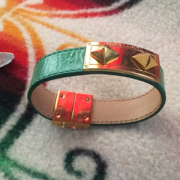Leather Bracelet with cute gold stud plate - Picture 1 of 1